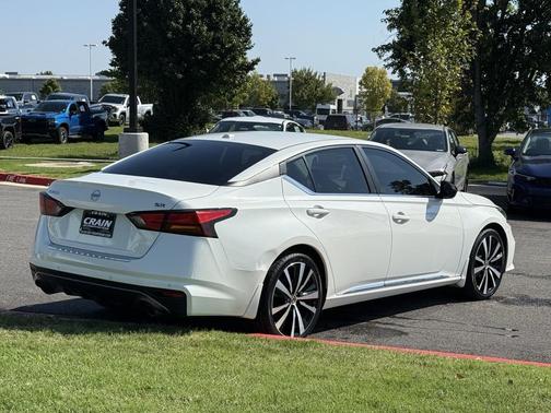 2022 Nissan Altima SR FWD