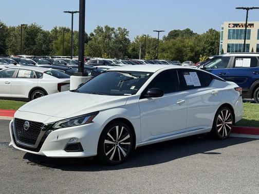 2022 Nissan Altima SR FWD