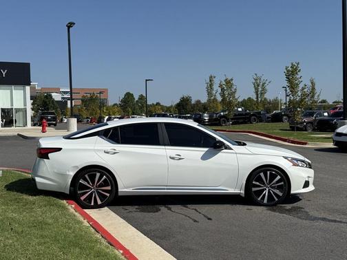 2022 Nissan Altima SR FWD
