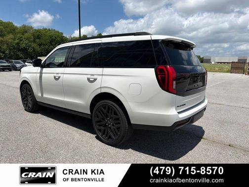 Star White Metallic Tri-Coat 2026 Ford Expedition Platinum