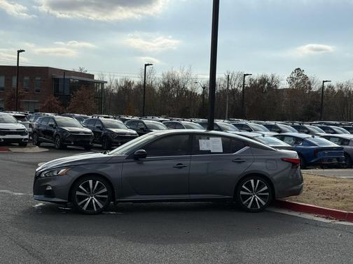 2020 Nissan Altima SR FWD