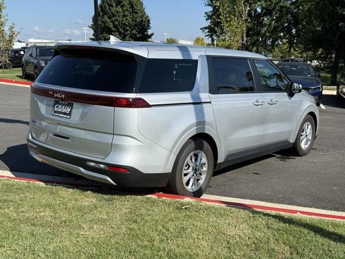 2023 Kia Carnival LX