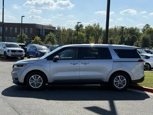 2023 Kia Carnival LX