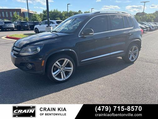 Deep Black Pearl 2016 Volkswagen Tiguan R-Line