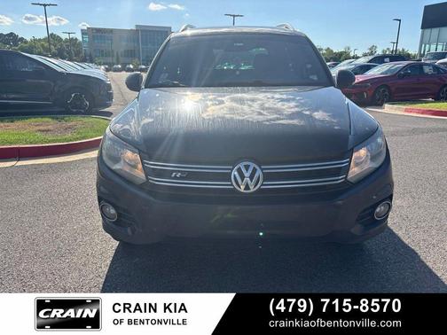 Deep Black Pearl 2016 Volkswagen Tiguan R-Line