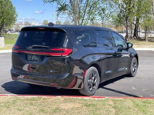 2022 Chrysler Pacifica Hybrid Touring L