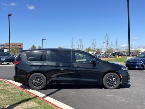 2022 Chrysler Pacifica Hybrid Touring L