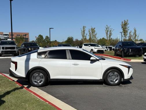 2025 Kia K4 LX