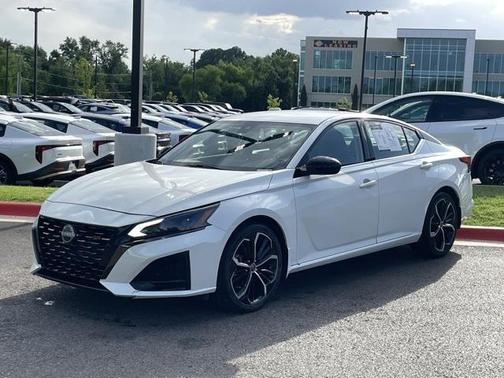 2023 Nissan Altima SR FWD