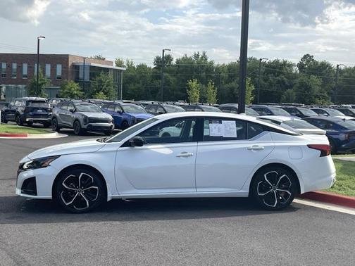 2023 Nissan Altima SR FWD