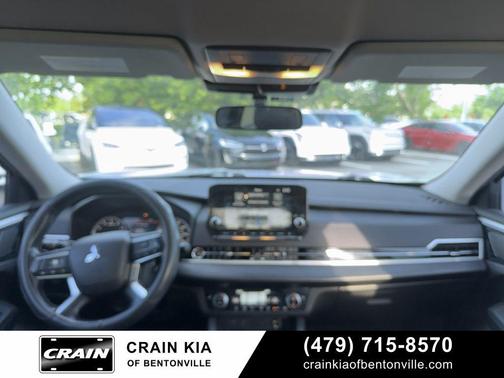 White 2022 Mitsubishi Outlander SE