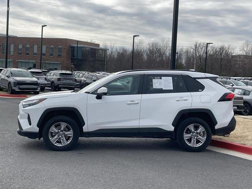 2024 Toyota RAV4 XLE