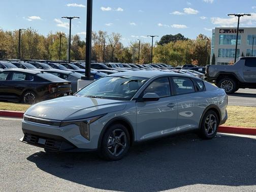 2025 Kia K4 LXS