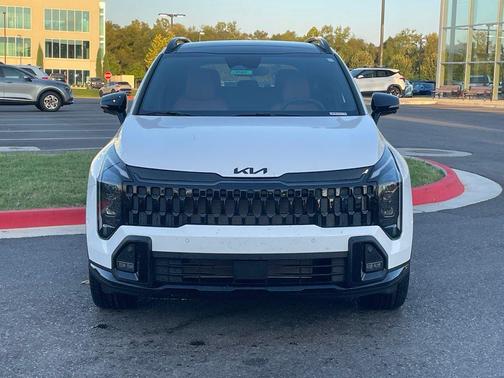 Glacial White Pearl 2026 Kia Sportage X-Line