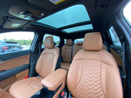 Glacial White Pearl 2026 Kia Sportage X-Line