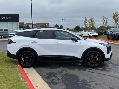 Glacial White Pearl 2026 Kia Sportage X-Line