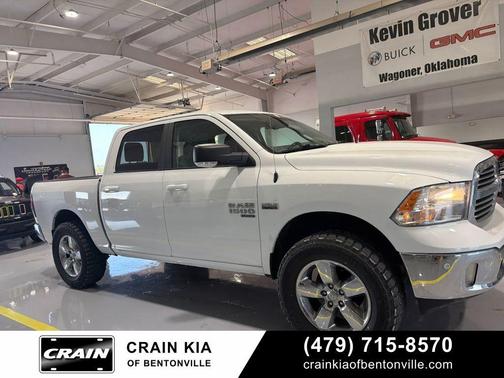 Bright White Clearcoat 2019 RAM 1500 Big Horn