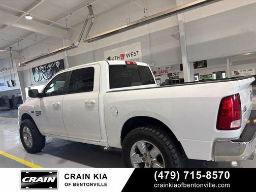 Bright White Clearcoat 2019 RAM 1500 Big Horn