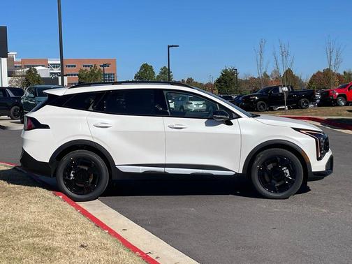 Snow White Pearl 2026 Kia Sportage X-Line