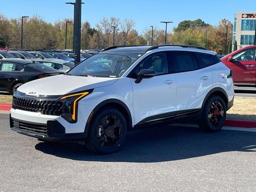 Snow White Pearl 2026 Kia Sportage X-Line