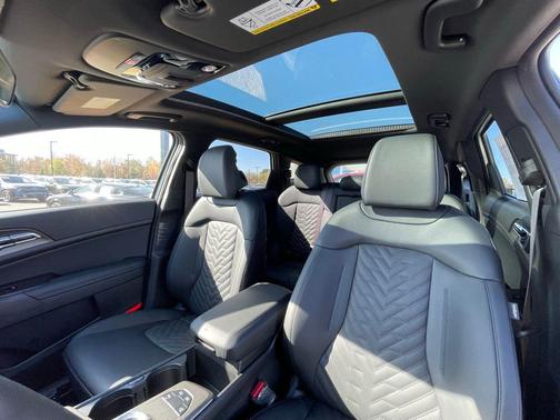 Snow White Pearl 2026 Kia Sportage X-Line