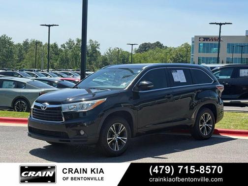 Midnight Black Metallic 2016 Toyota Highlander XLE