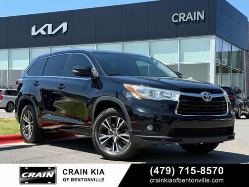Midnight Black Metallic 2016 Toyota Highlander XLE