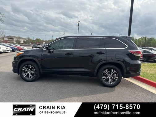 Midnight Black Metallic 2016 Toyota Highlander XLE