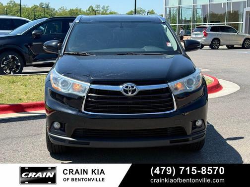 Midnight Black Metallic 2016 Toyota Highlander XLE