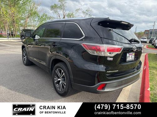 Midnight Black Metallic 2016 Toyota Highlander XLE