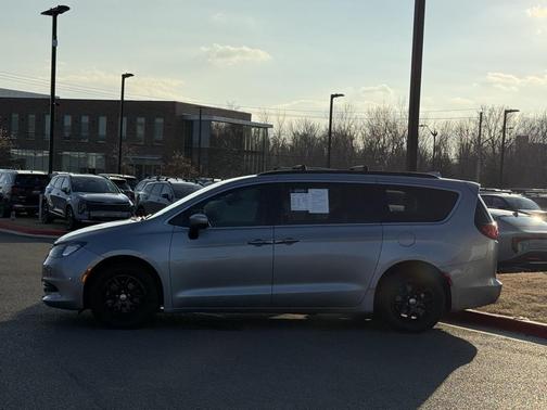 2020 Chrysler Voyager LXI