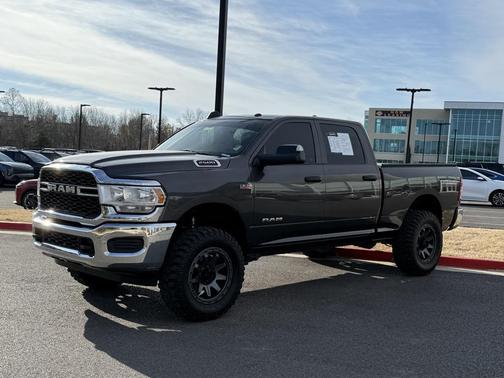 2021 RAM 2500 Tradesman Crew Cab 4x4 6'4' Box