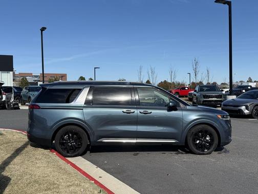 2024 Kia Carnival SX