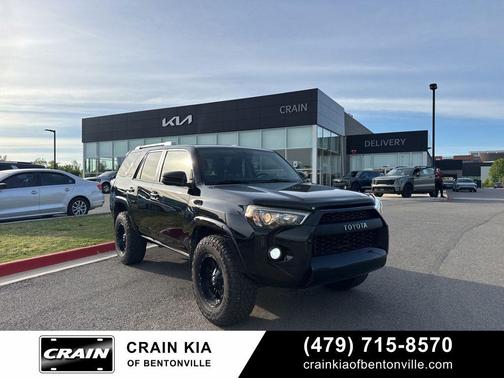 Midnight Black Metallic 2017 Toyota 4Runner SR5