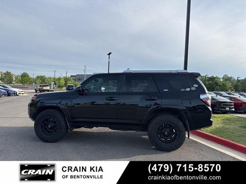 Midnight Black Metallic 2017 Toyota 4Runner SR5