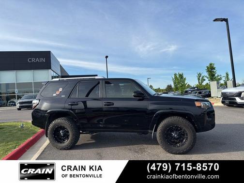 Midnight Black Metallic 2017 Toyota 4Runner SR5