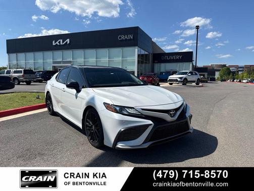 Wind Chill Pearl/Midnight Black Metallic 2022 Toyota Camry XSE
