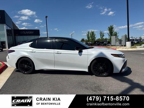 Wind Chill Pearl/Midnight Black Metallic 2022 Toyota Camry XSE