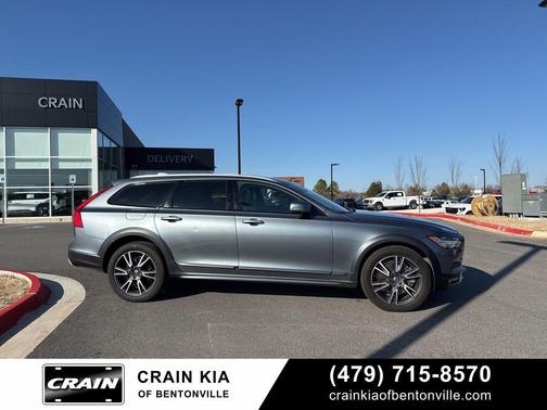 2017 Volvo V90 Cross Country T6