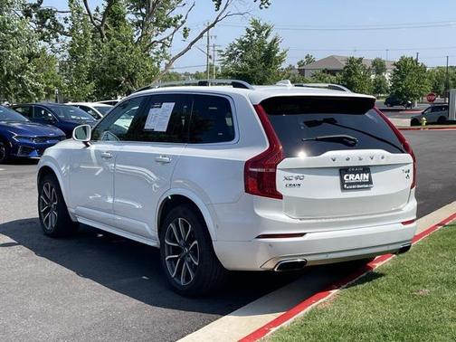 2017 Volvo XC90 T6 Momentum