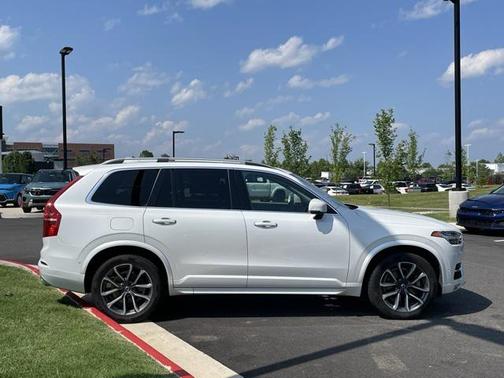 2017 Volvo XC90 T6 Momentum