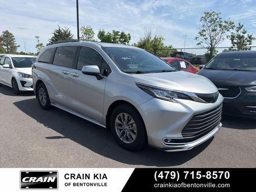 Celestial Silver Metallic 2022 Toyota Sienna XLE