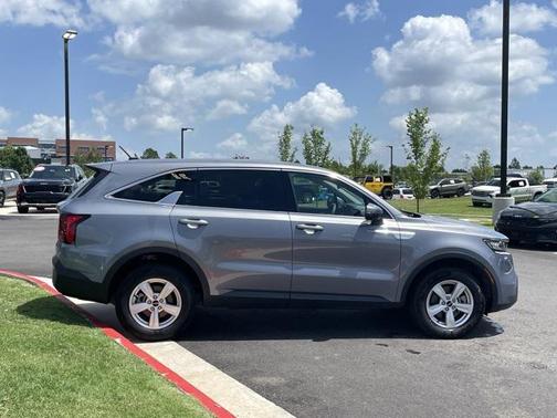 2023 Kia Sorento LX