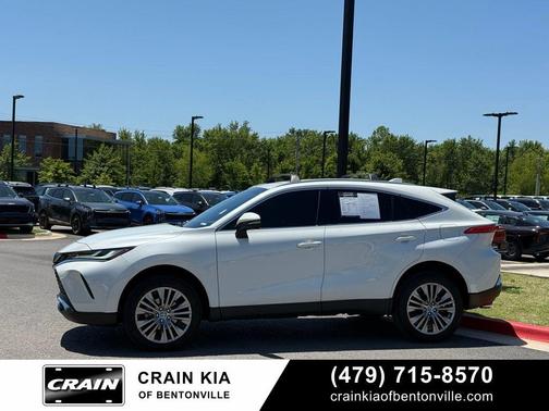Blizzard Pearl 2022 Toyota Venza XLE