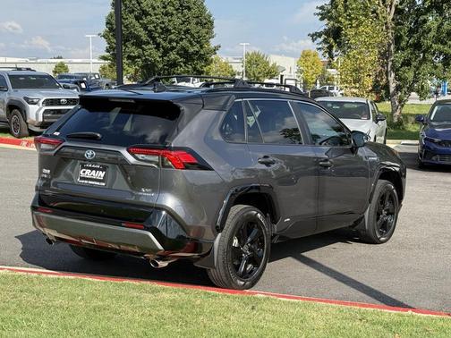 2021 Toyota RAV4 Hybrid SE