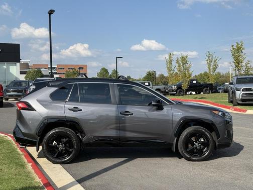2021 Toyota RAV4 Hybrid SE