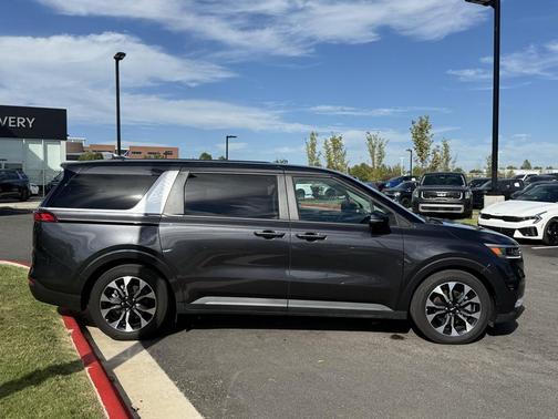 2024 Kia Carnival EX