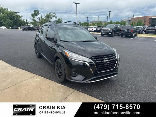 Super Black 2023 Nissan Kicks SR