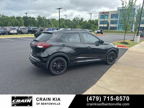 Super Black 2023 Nissan Kicks SR