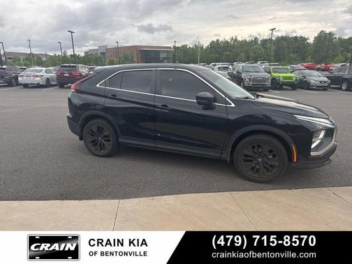 Labrador Black Pearl 2022 Mitsubishi Eclipse Cross LE